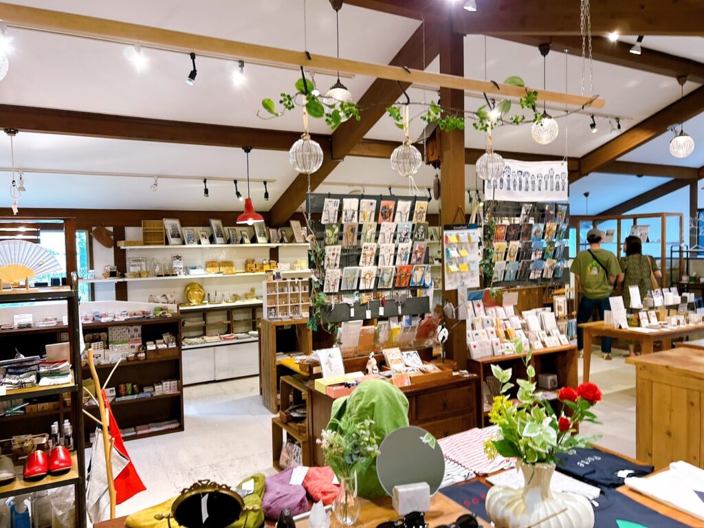 2Fのショップ店内