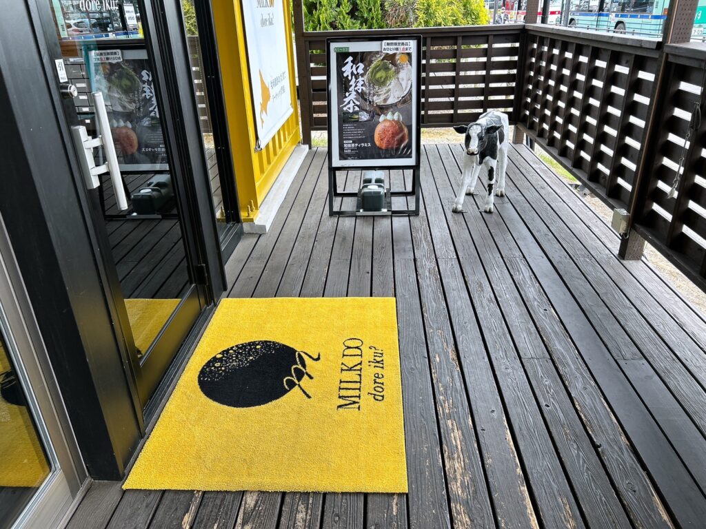 MILK DO dore iku?のお店の前