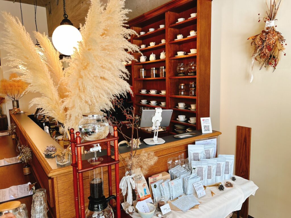 喫茶久遠の店内