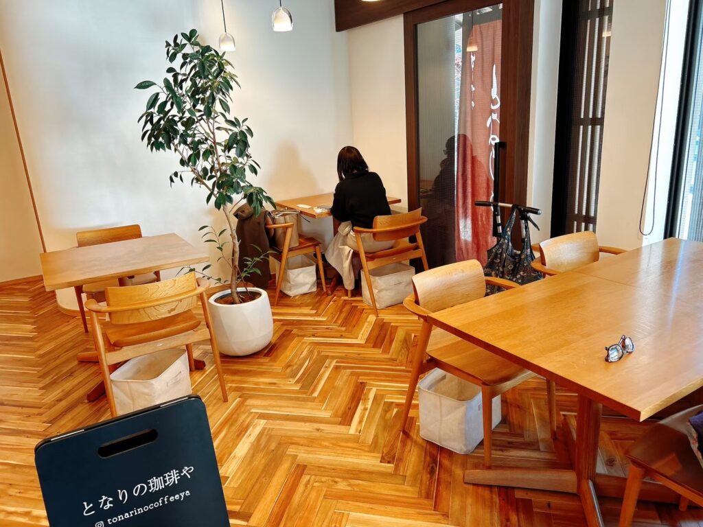 となりの珈琲やの店内