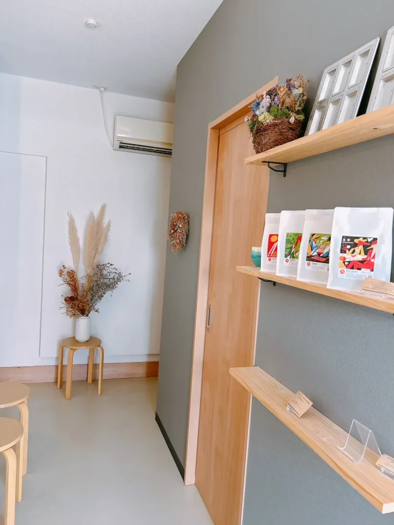 テン コーヒーアンドベイクの店内装飾